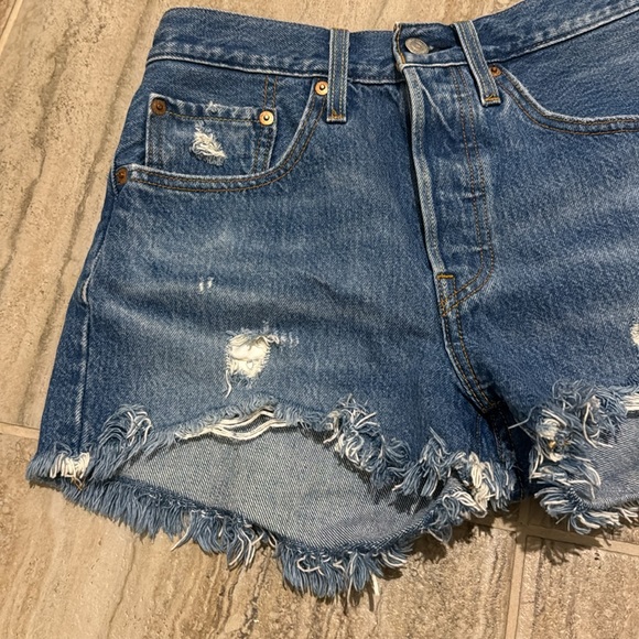 Levi’s 501 Original Cutoff Denim Short Size 26 - Picture 2 of 13